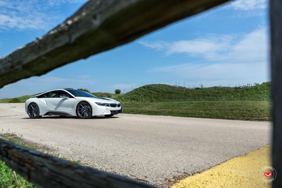  BMW i8 on Vossen Wheels (VPS-310T) 2018 года  (фото 24 из 26)